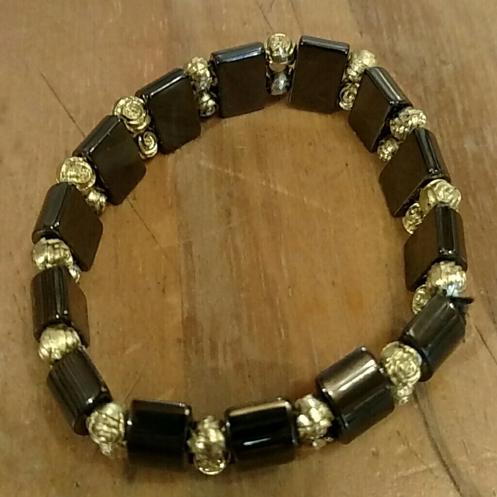 Attractive magnetic healing bracelet!  With roses!